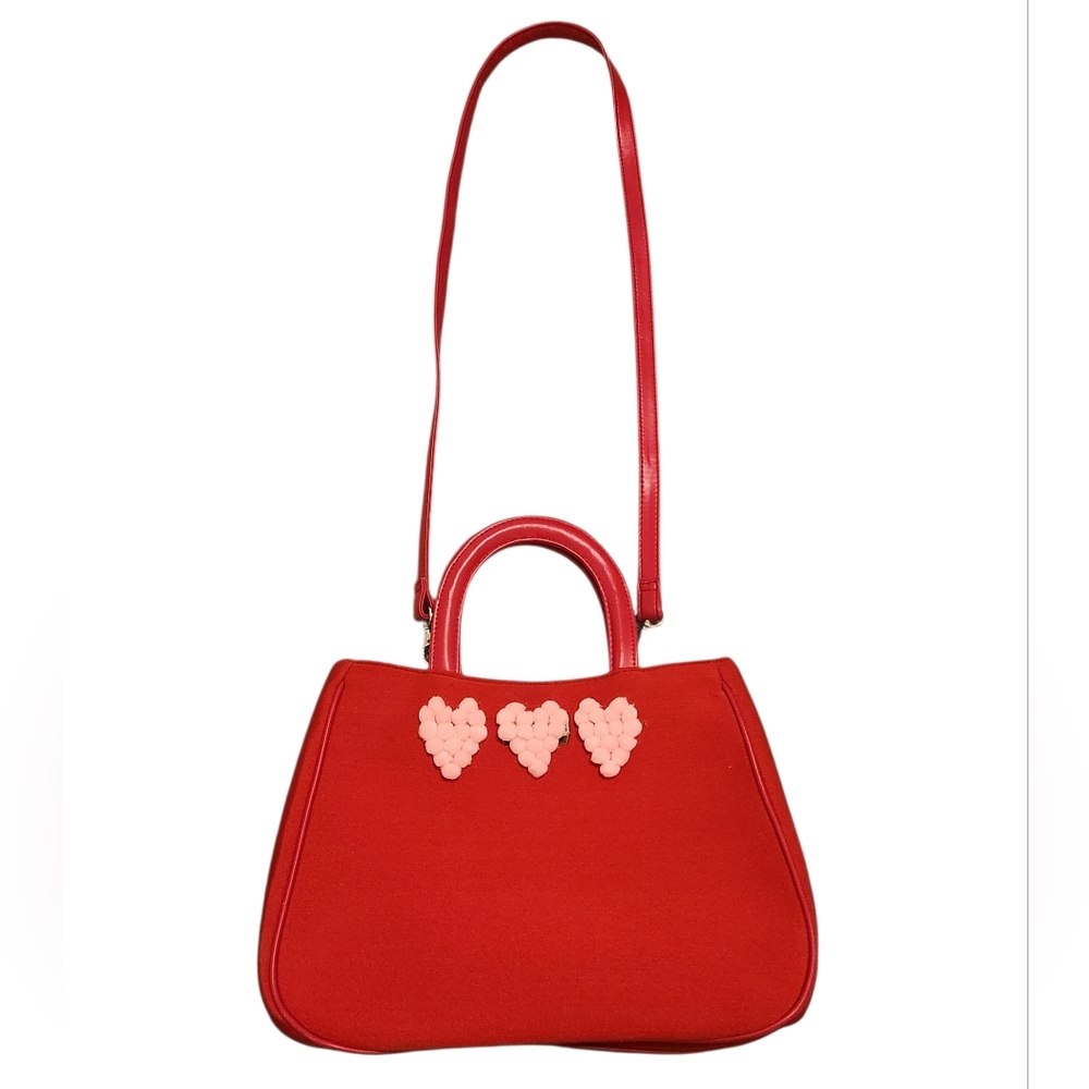 ✨️FREE W/purchase✨️Heart Detail Handbag